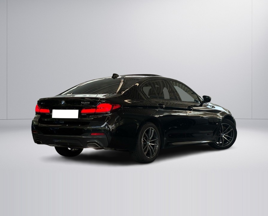 BMW Seria 5 540i xDrive (2)