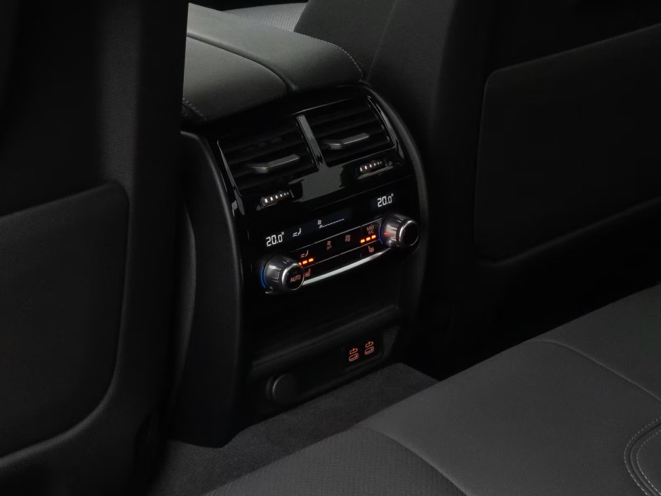 BMW Seria 5 540i xDrive M-Sport - foto 27