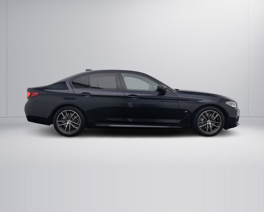 BMW Seria 5 540i xDrive M-Sport (4)
