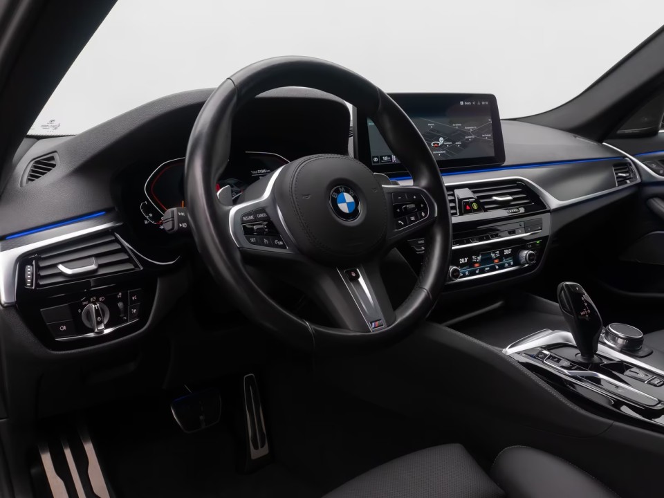 BMW Seria 5 540i xDrive M-Sport - foto 24