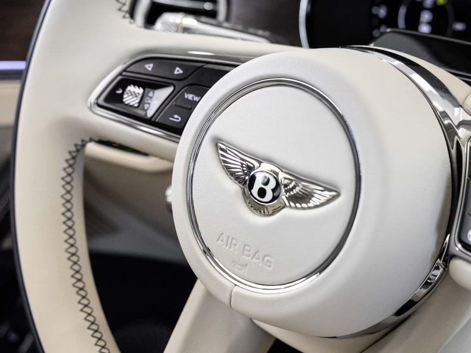 Bentley Flying Spur - foto 16