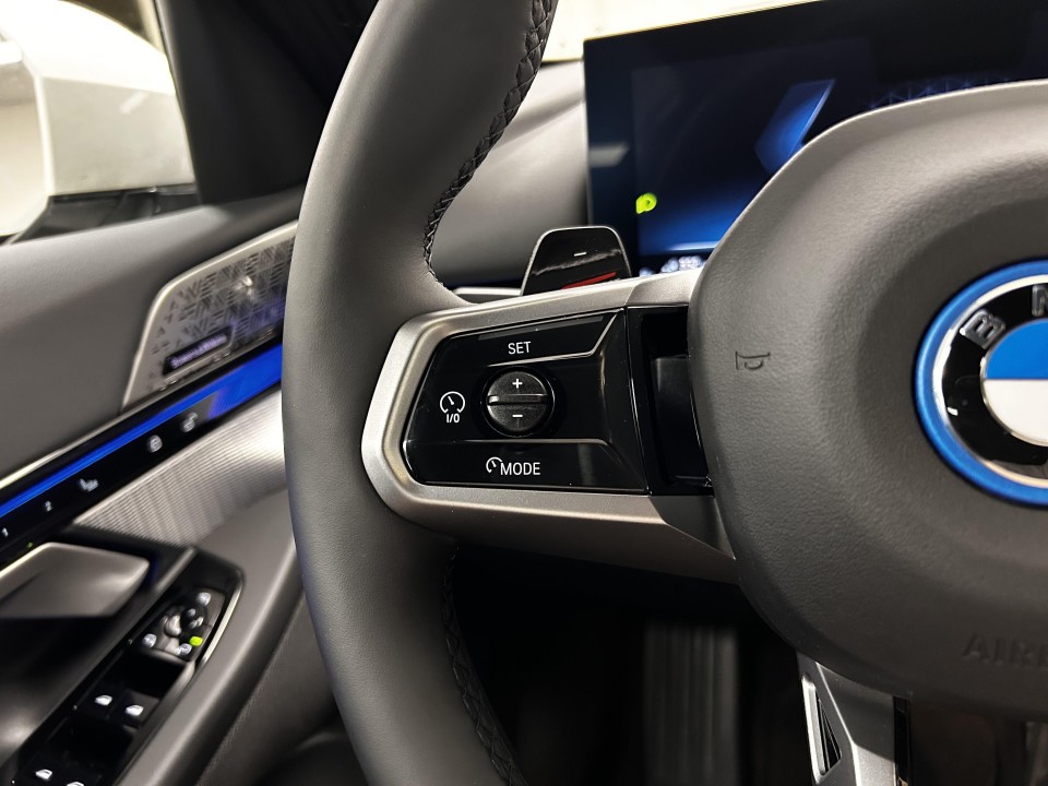BMW Seria 5 550e xDrive - foto 14