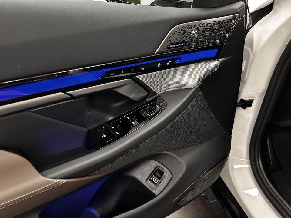 BMW Seria 5 550e xDrive - foto 27