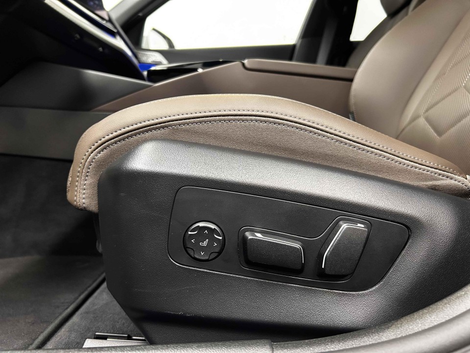 BMW Seria 5 550e xDrive - foto 31