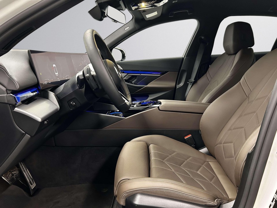 BMW Seria 5 550e xDrive - foto 11