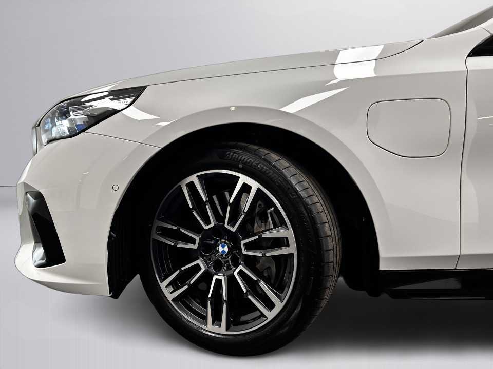 BMW Seria 5 550e xDrive - foto 35