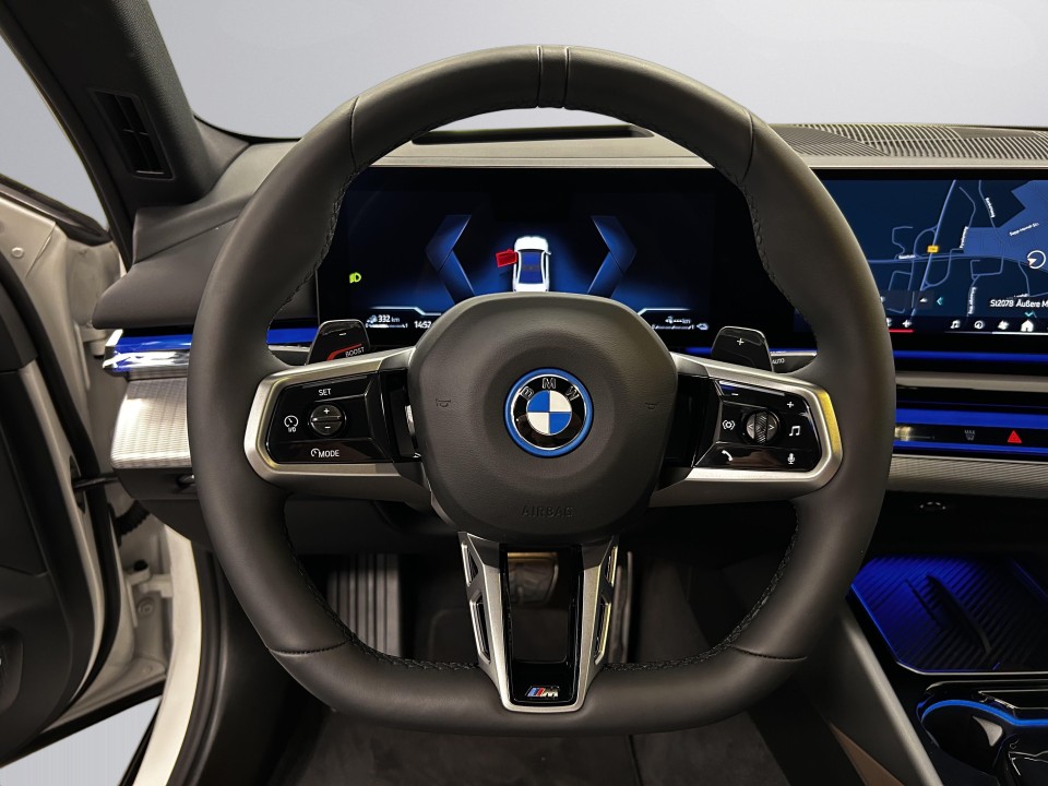 BMW Seria 5 550e xDrive - foto 8