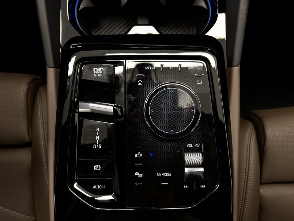 BMW Seria 5 550e xDrive - foto 16