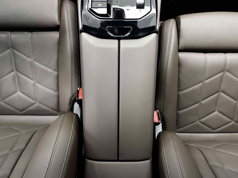 BMW Seria 5 550e xDrive - foto 19
