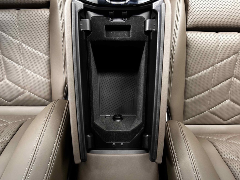 BMW Seria 5 550e xDrive - foto 18