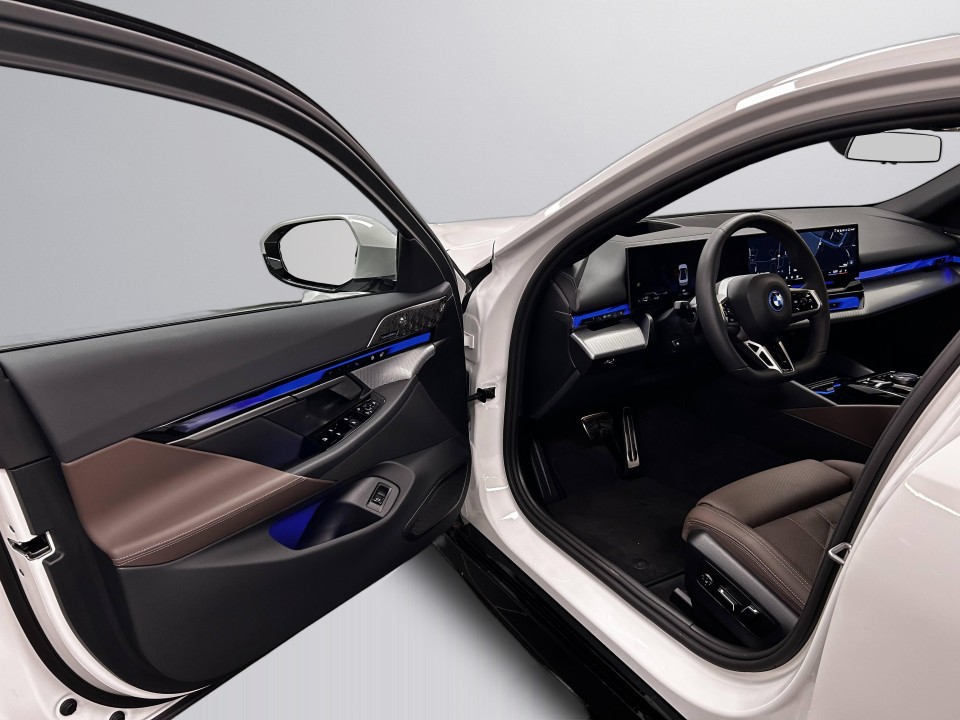 BMW Seria 5 550e xDrive - foto 13