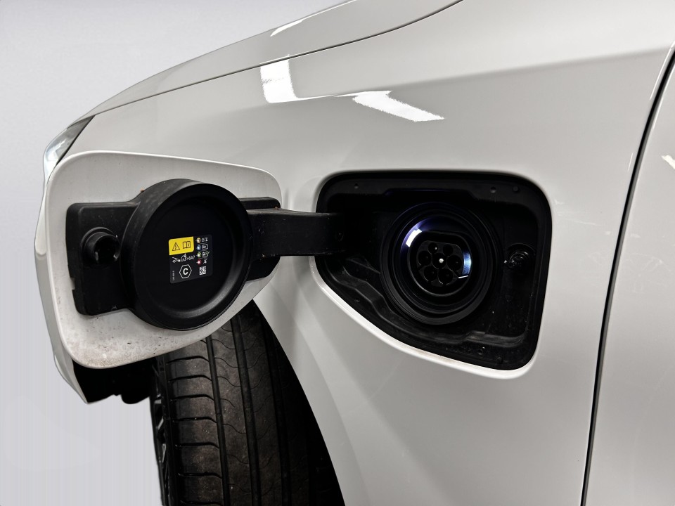 BMW Seria 5 550e xDrive - foto 33