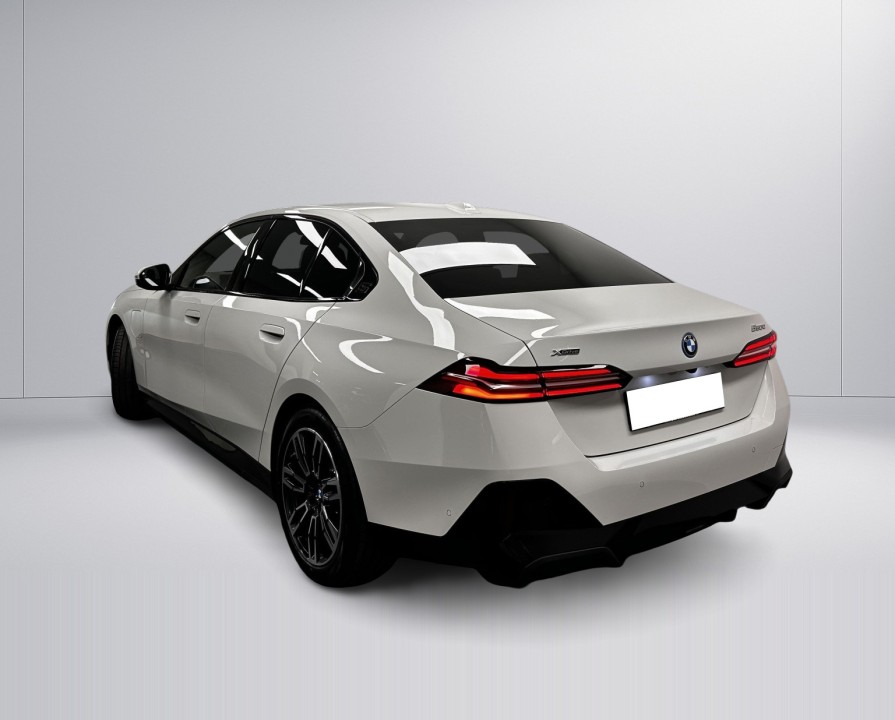 BMW Seria 5 550e xDrive (5)