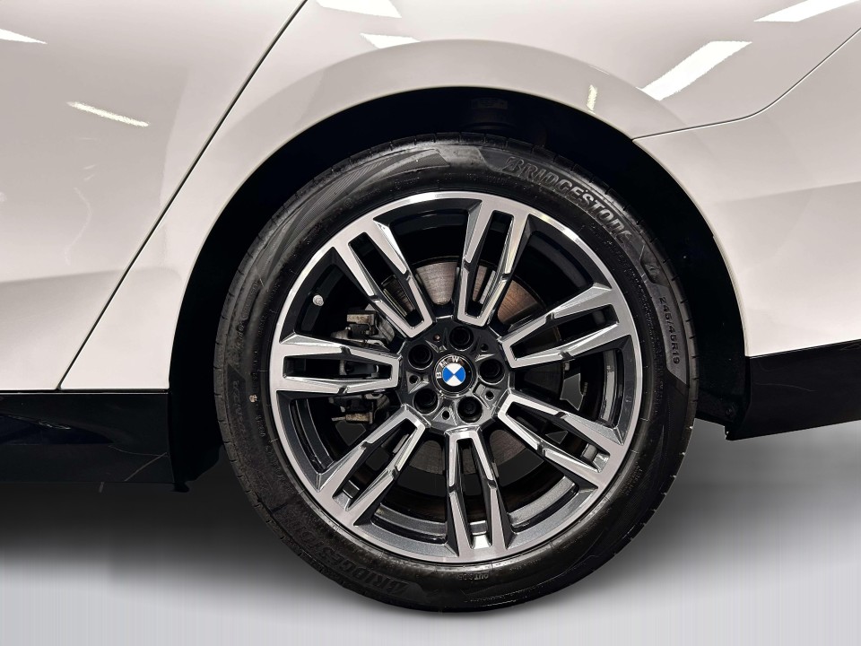 BMW Seria 5 550e xDrive - foto 36