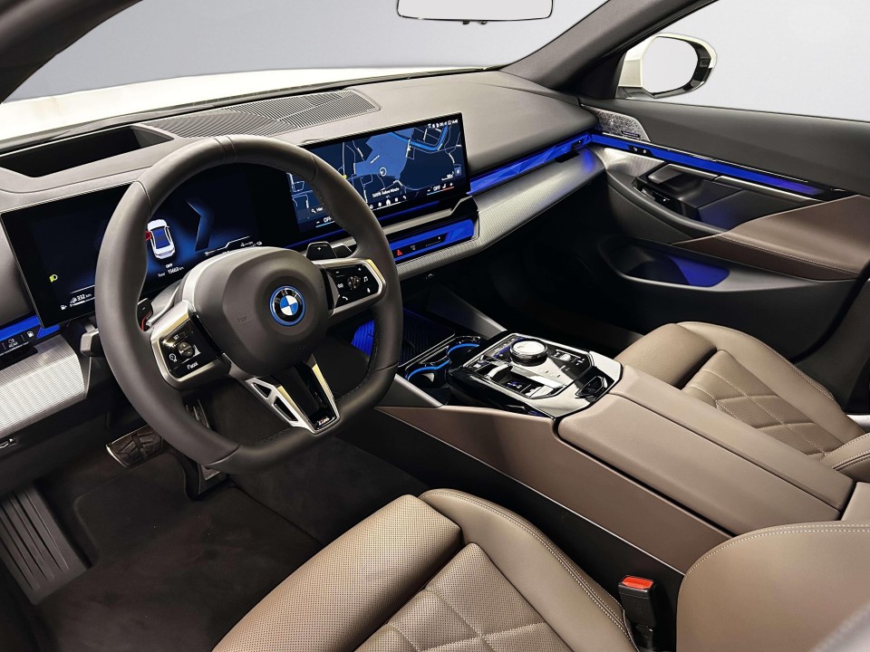 BMW Seria 5 550e xDrive - foto 10