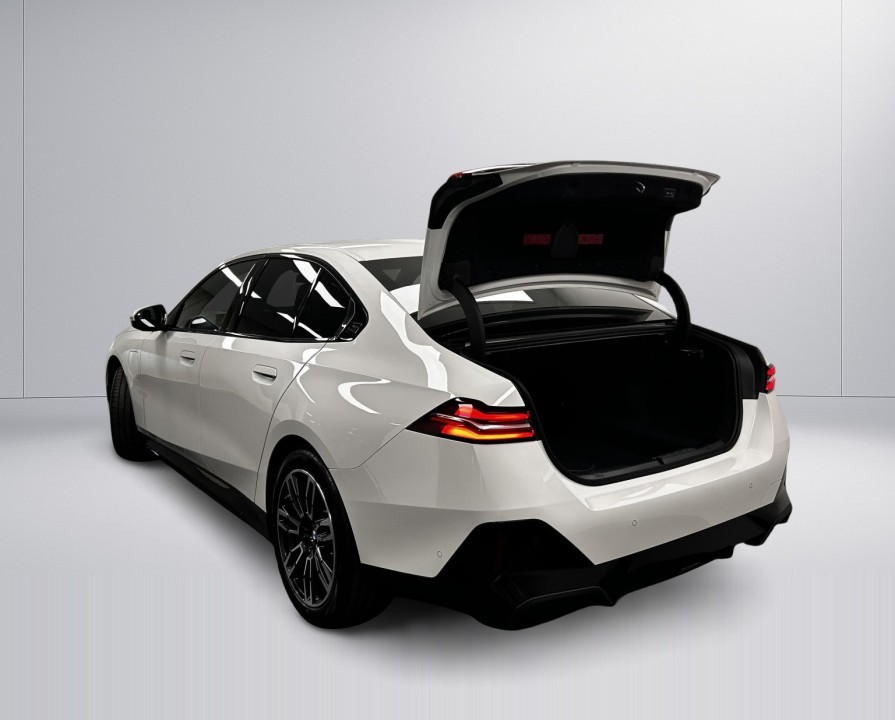 BMW Seria 5 550e xDrive - foto 6