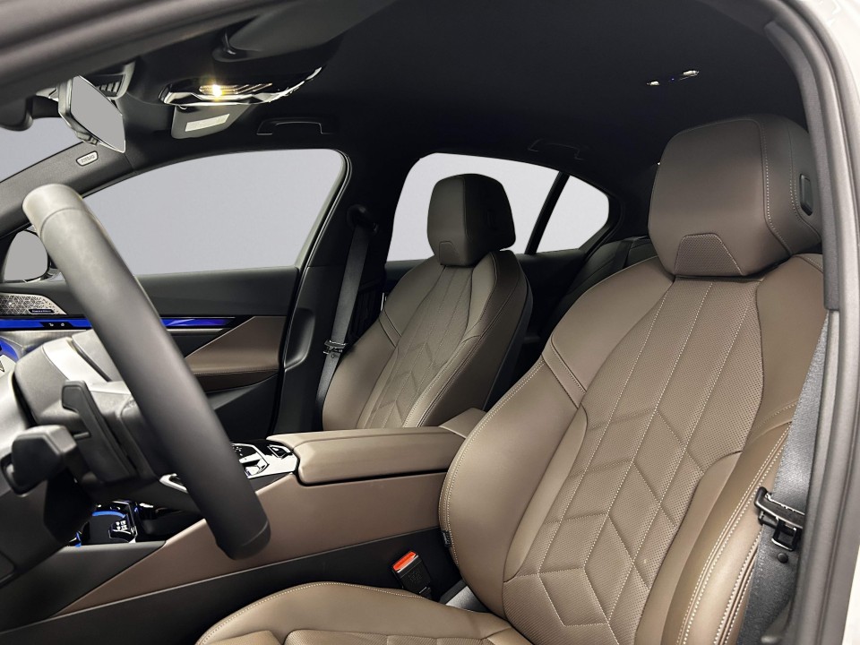BMW Seria 5 550e xDrive - foto 12