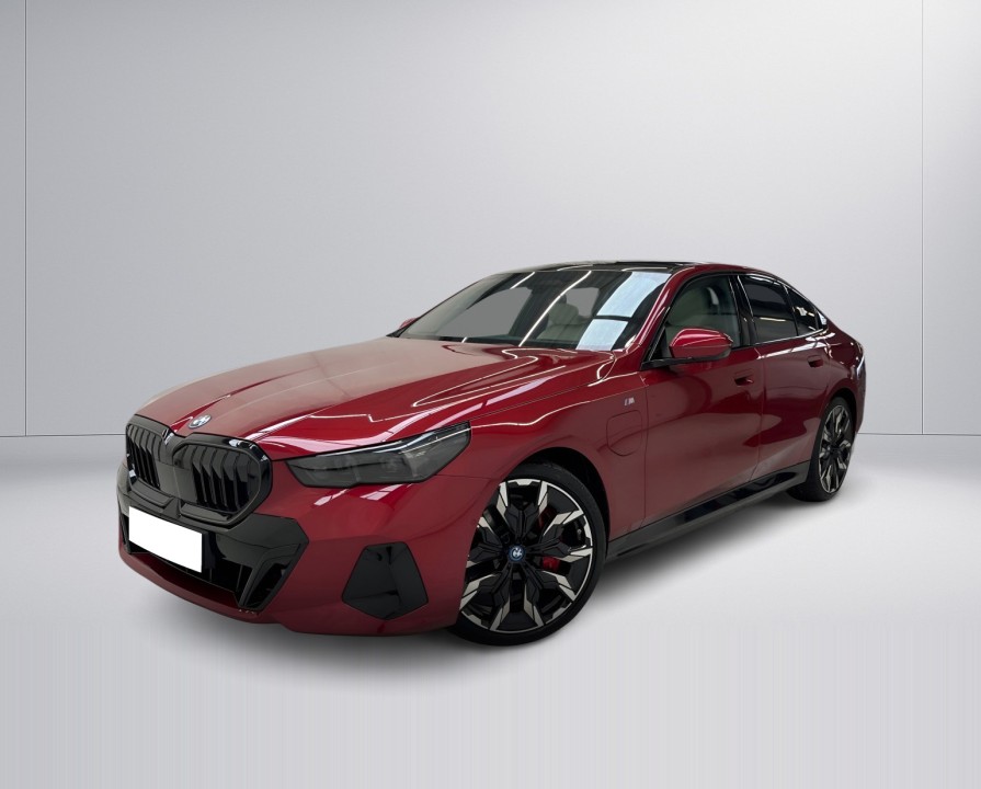 BMW Seria 5 550e xDrive M-Sport (4)