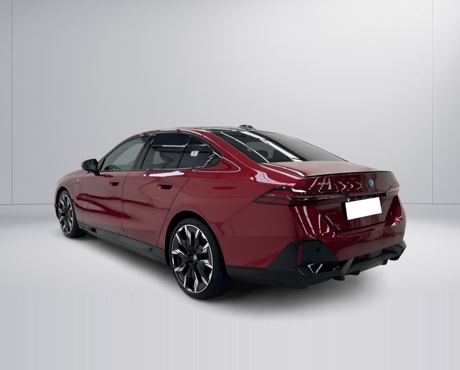 BMW Seria 5 550e xDrive M-Sport (3)