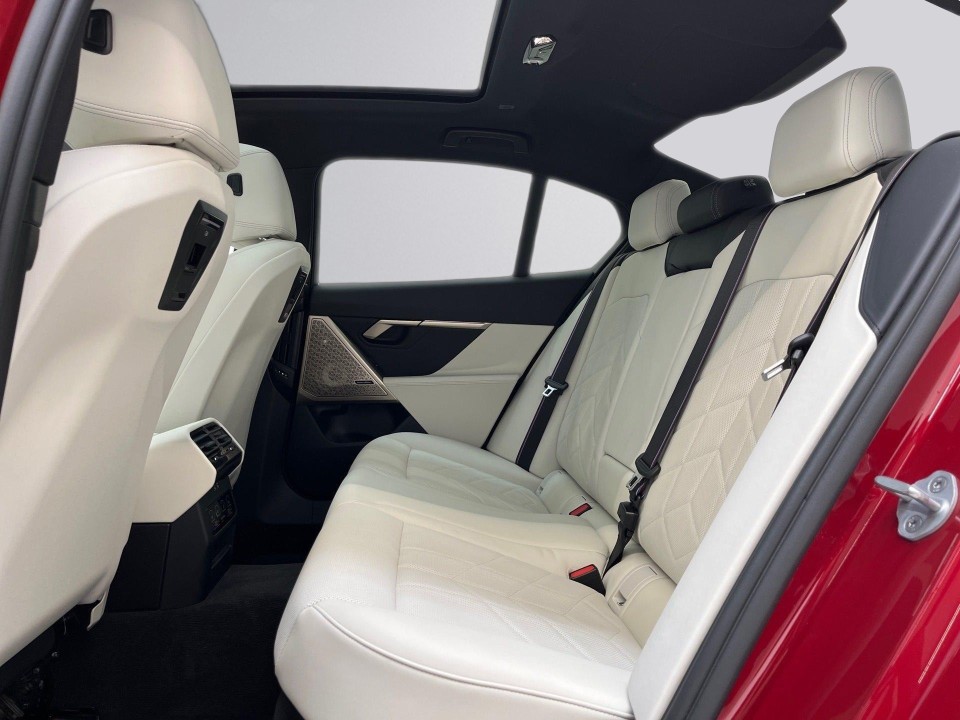 BMW Seria 5 550e xDrive M-Sport - foto 8