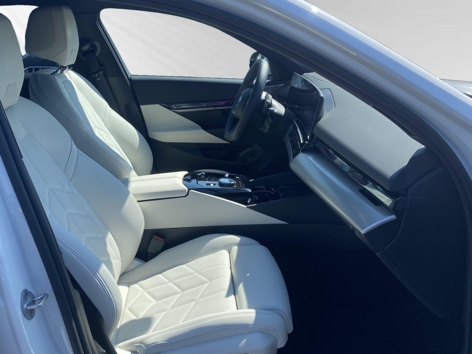 BMW Seria 5 550e xDrive M-Sport - foto 6