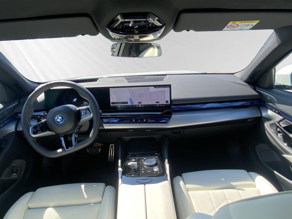 BMW Seria 5 550e xDrive M-Sport - foto 8