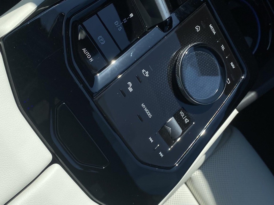 BMW Seria 5 550e xDrive M-Sport - foto 10