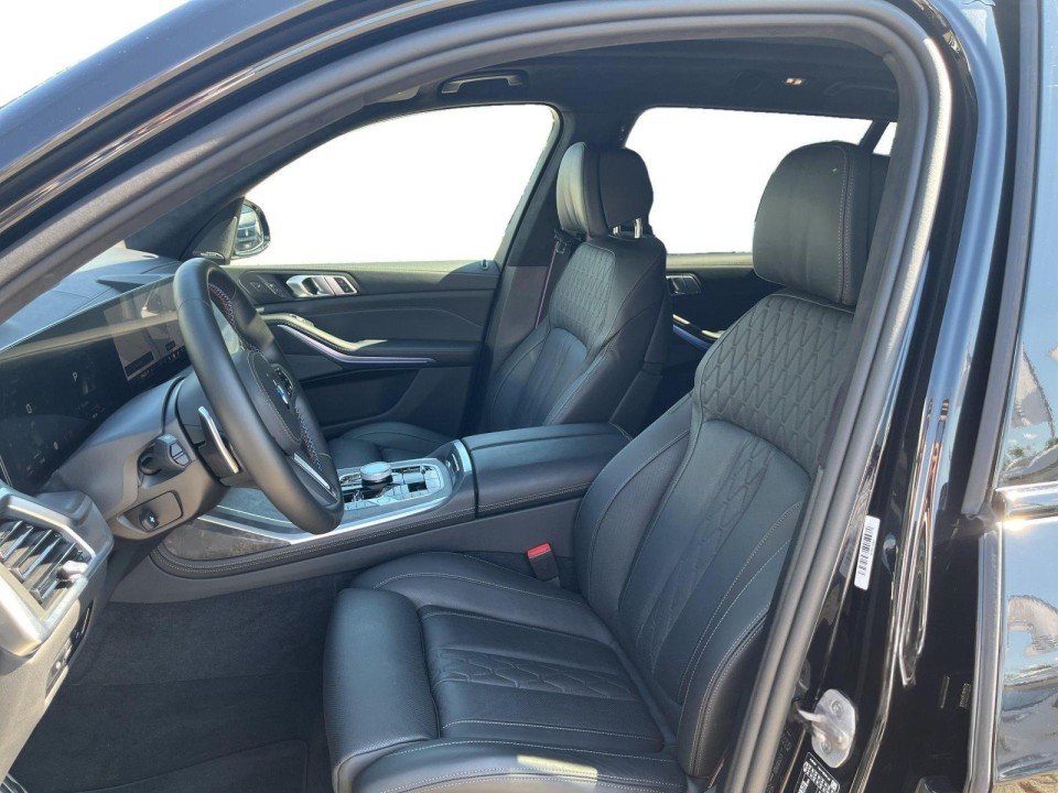 BMW X7 M60i - foto 12