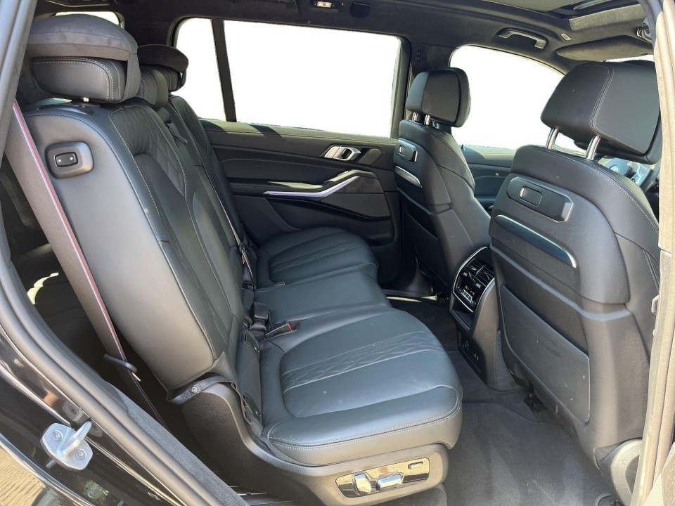 BMW X7 M60i - foto 17