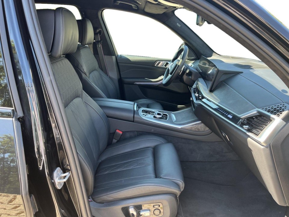 BMW X7 M60i - foto 13