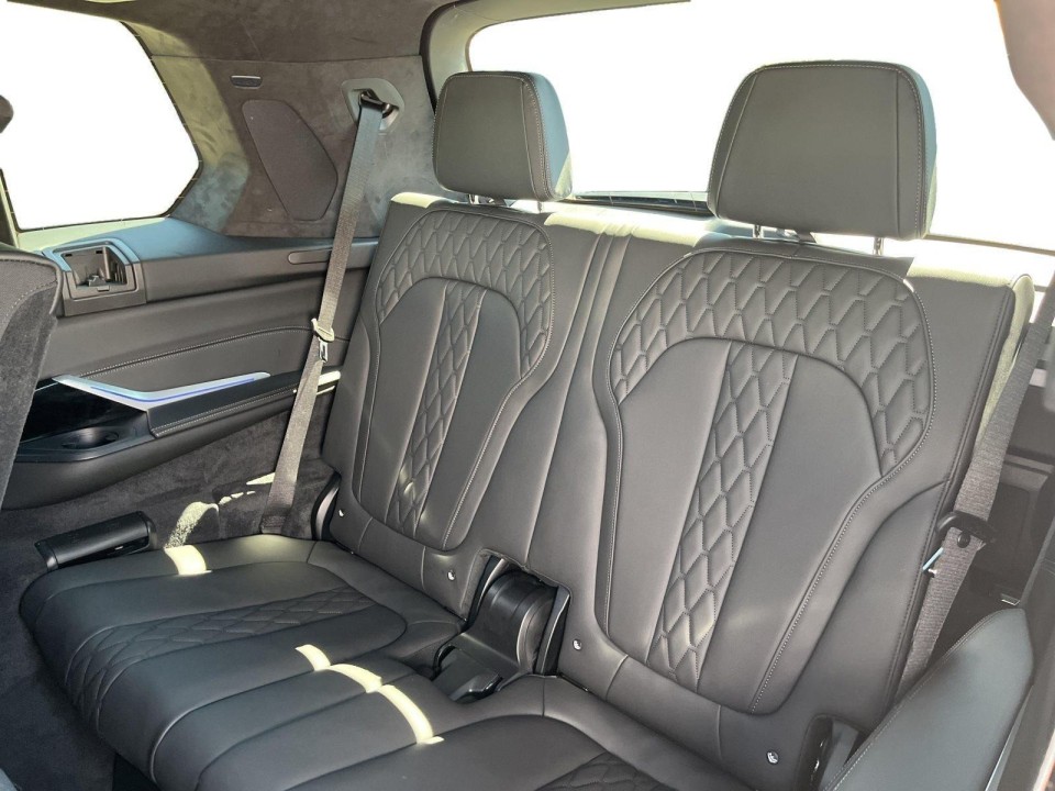 BMW X7 M60i - foto 16