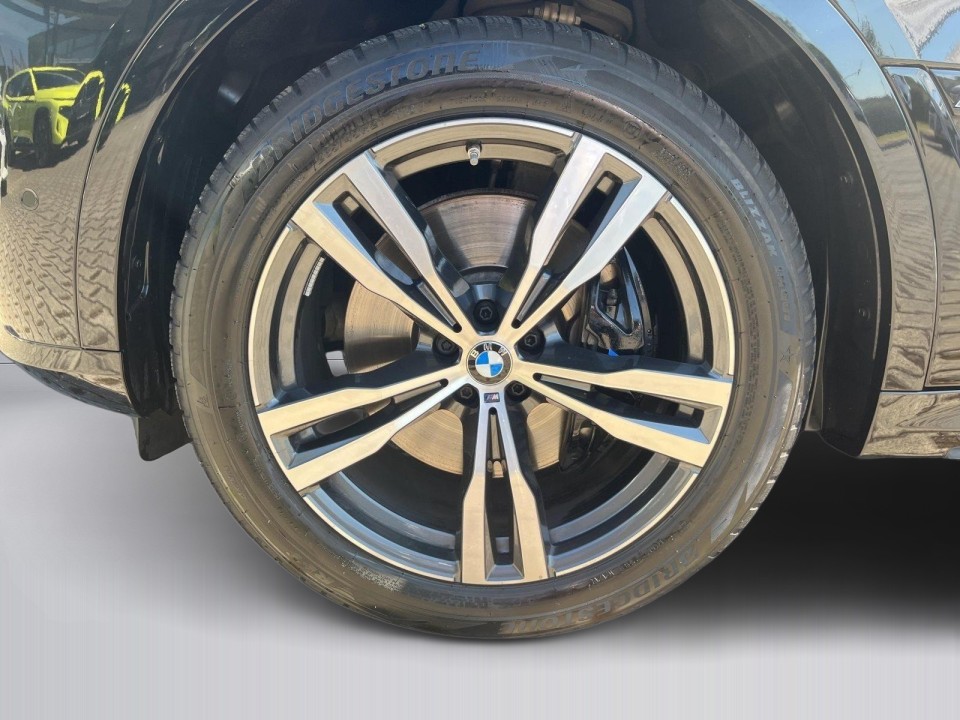 BMW X7 M60i - foto 22