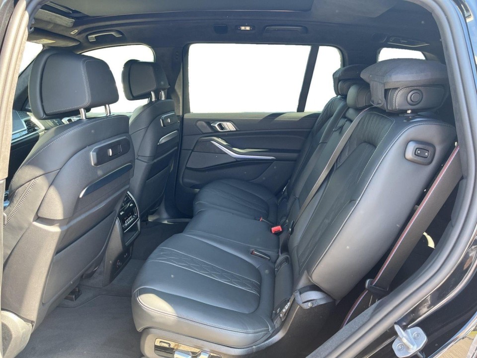BMW X7 M60i - foto 18