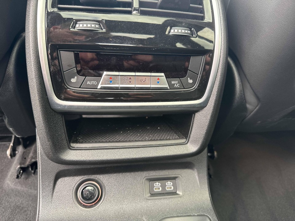 BMW X7 M60i - foto 15
