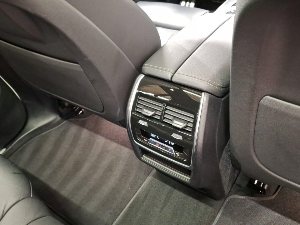 BMW X7 2022 — imagine 18