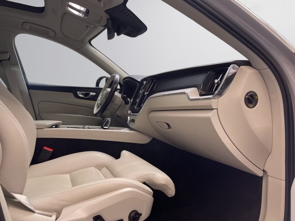 VOLVO XC60 2023 — imagine 18
