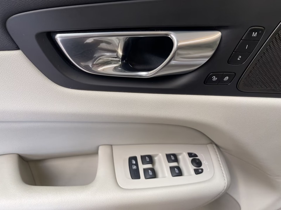 Volvo XC 60 T8 Recharge AWD Ultimate Dark - foto 13