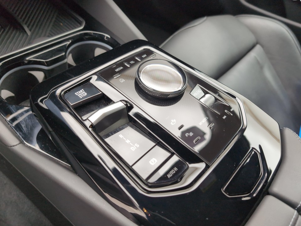 BMW Seria 5 520i M-Sport - foto 9