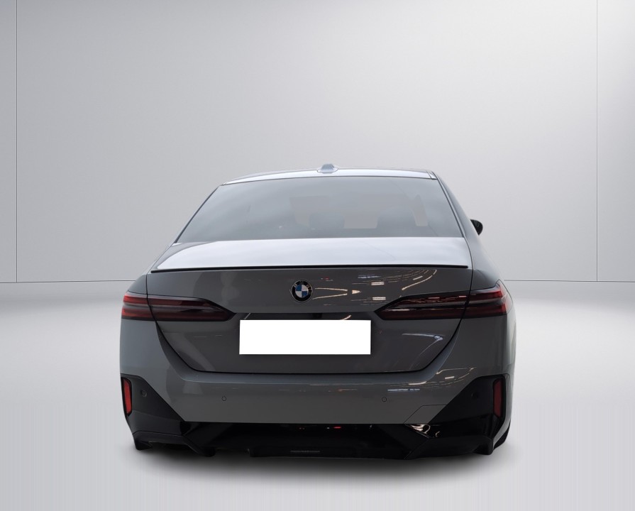 BMW 5 Series 2024 — imagine 5