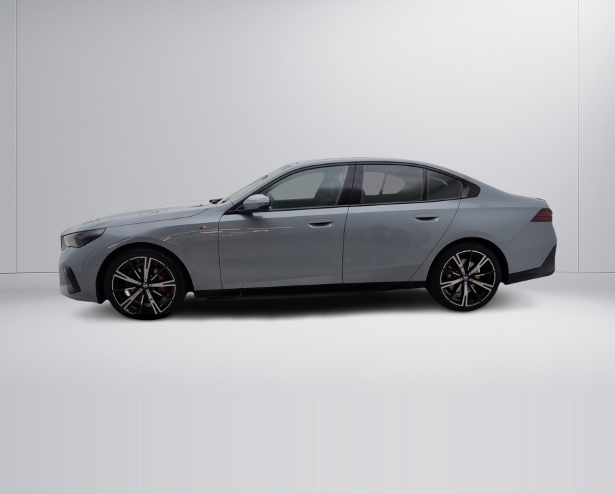 BMW 5 Series 2024 — imagine 3