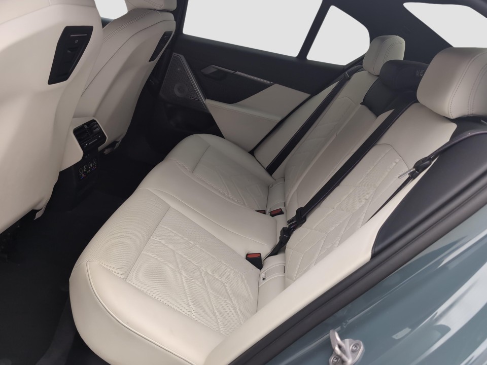 BMW i5 eDrive40 - foto 10