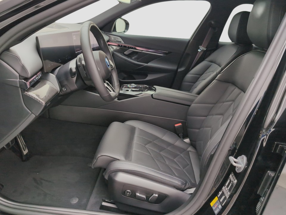 BMW Seria 5 550e xDrive M-Sport - foto 8