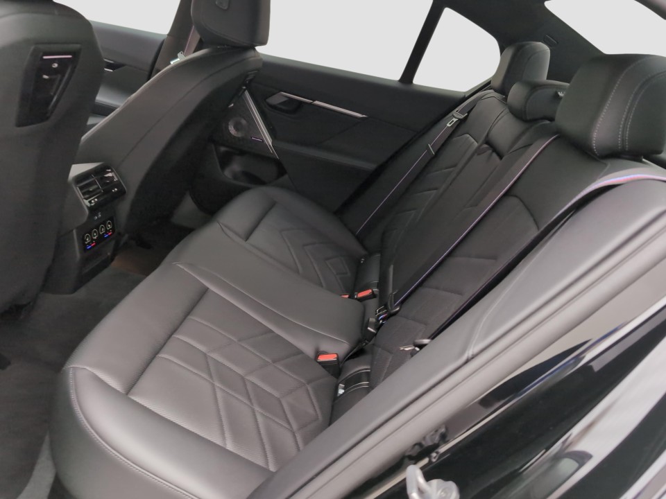 BMW Seria 5 550e xDrive M-Sport - foto 10