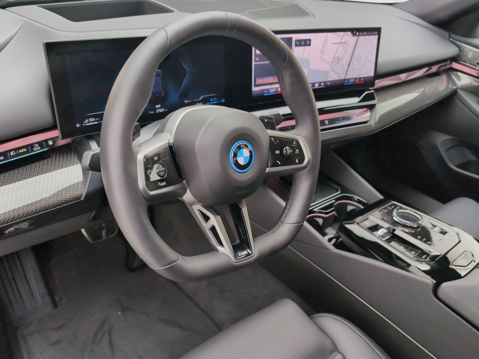 BMW Seria 5 550e xDrive M-Sport - foto 7