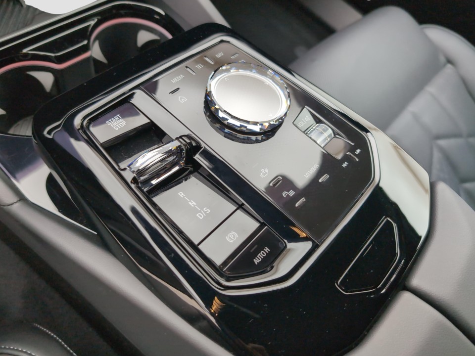 BMW Seria 5 550e xDrive M-Sport - foto 9