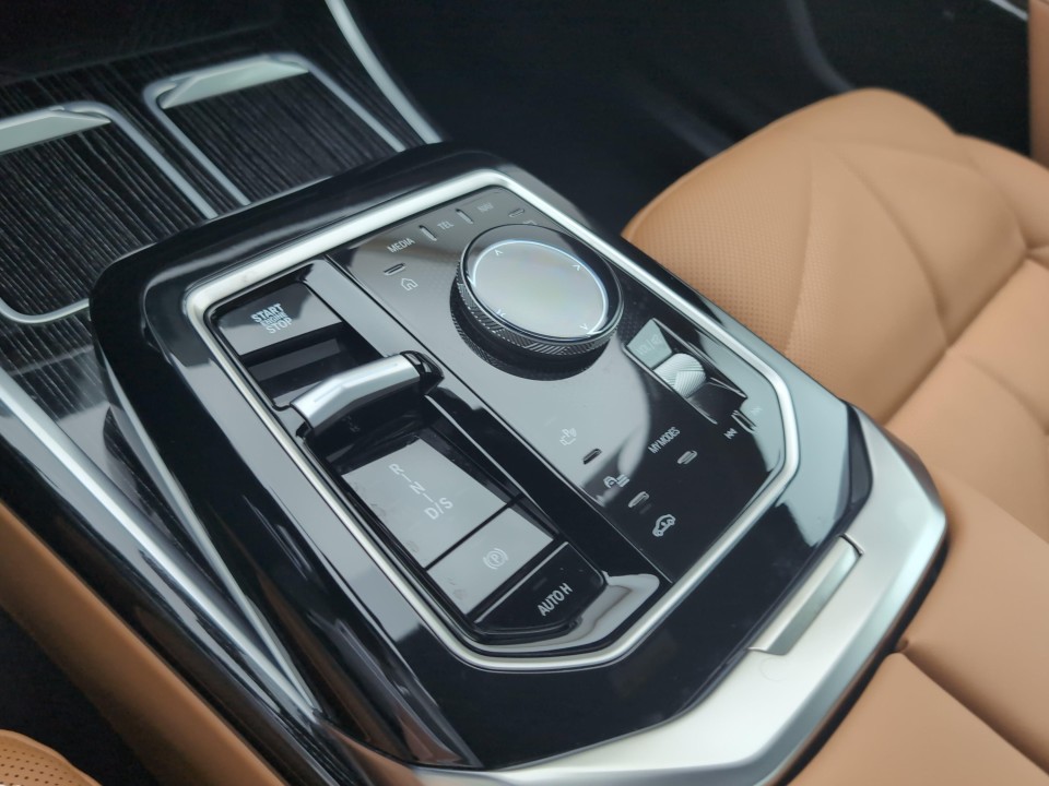 BMW Seria 7 740d xDrive M-Sport - foto 9