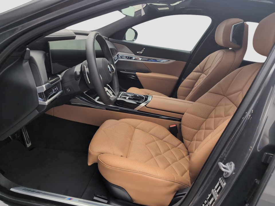 BMW Seria 7 740d xDrive M-Sport - foto 8