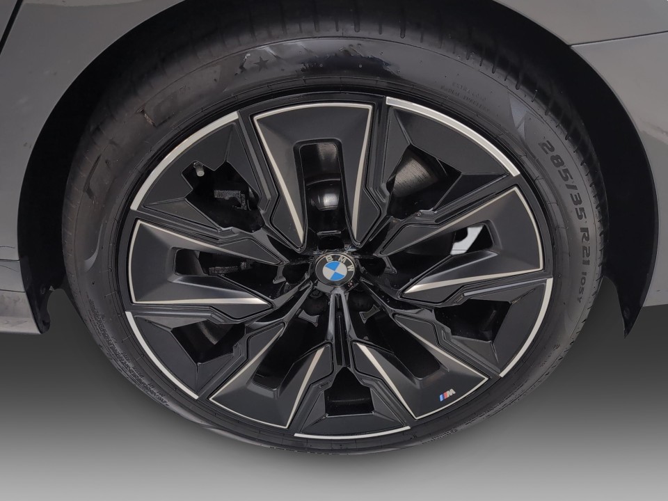 BMW 7 Series 2025 — imagine 14