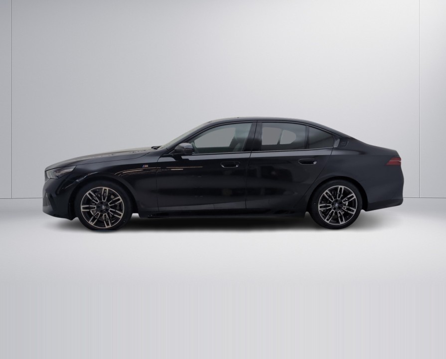 BMW 5 Series 2025 — imagine 2
