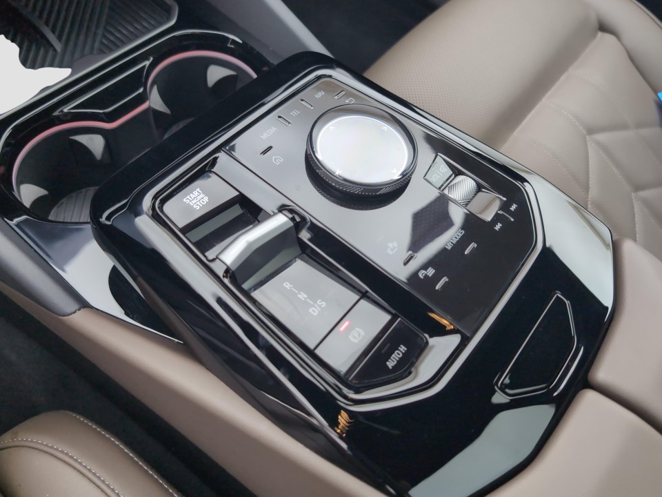 BMW 5 Series 2025 — imagine 19